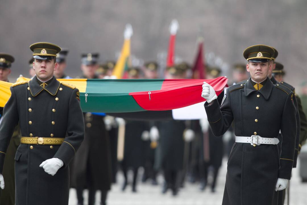 Sostinėje suplevėsavo trijų Baltijos valstybių vėliavos