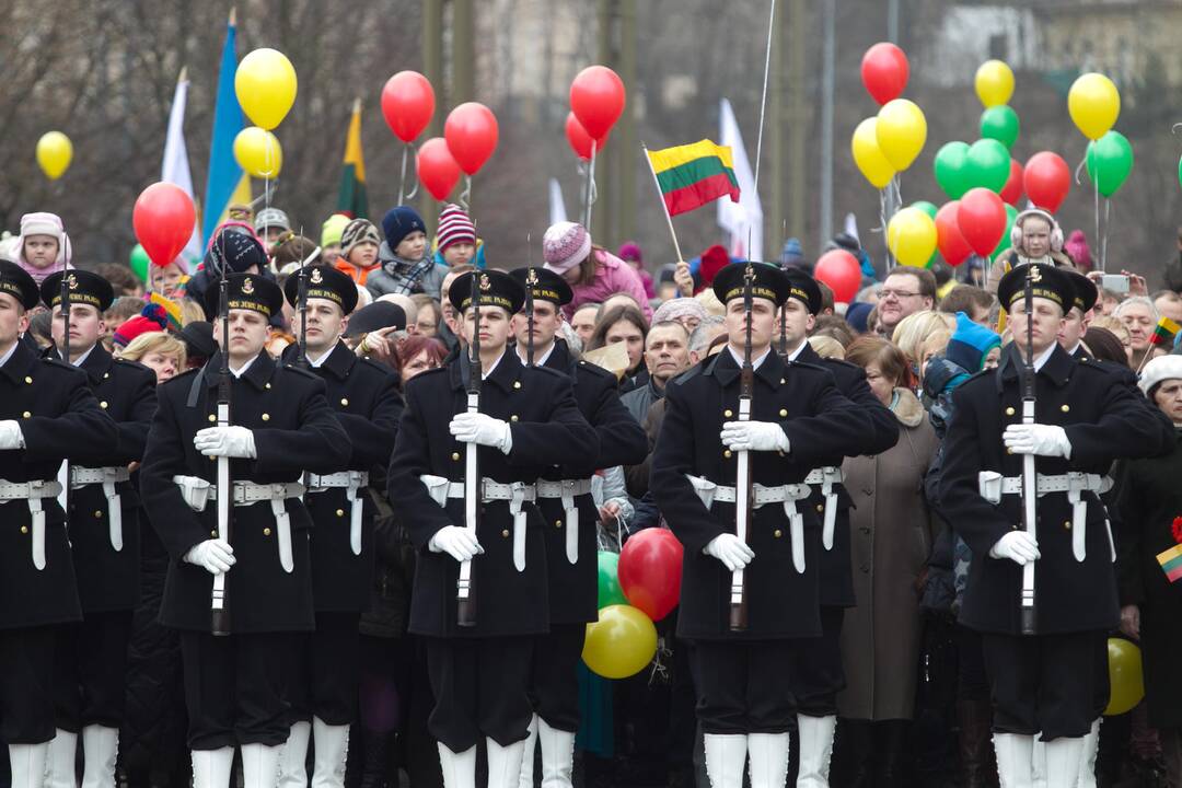 Sostinėje suplevėsavo trijų Baltijos valstybių vėliavos