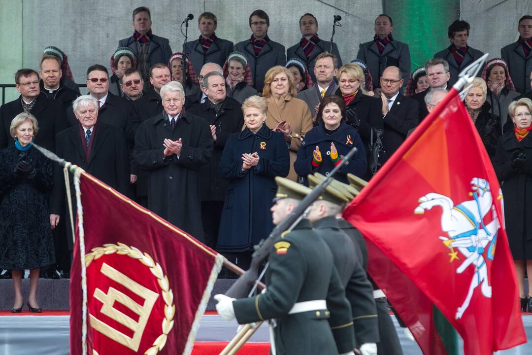 Sostinėje suplevėsavo trijų Baltijos valstybių vėliavos