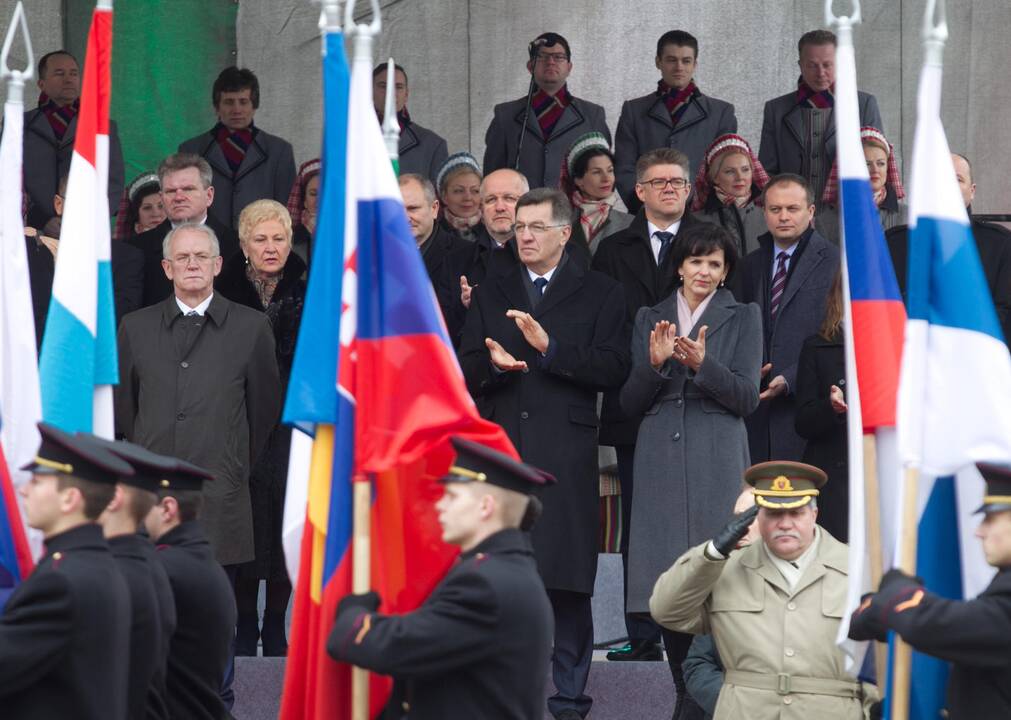 Sostinėje suplevėsavo trijų Baltijos valstybių vėliavos