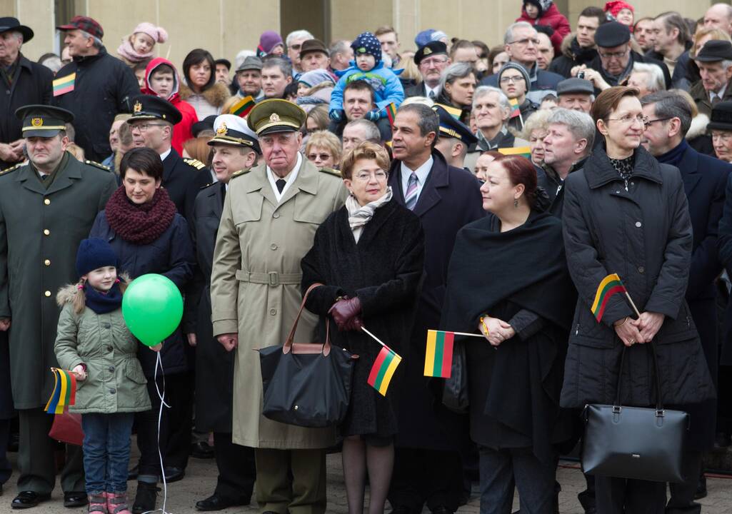 Sostinėje suplevėsavo trijų Baltijos valstybių vėliavos