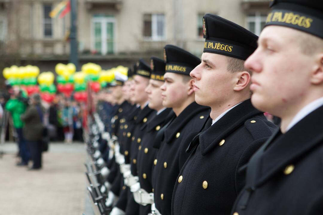 Sostinėje suplevėsavo trijų Baltijos valstybių vėliavos