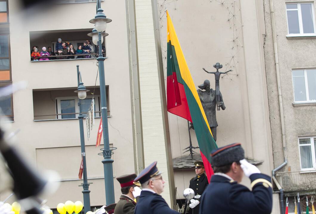 Sostinėje suplevėsavo trijų Baltijos valstybių vėliavos