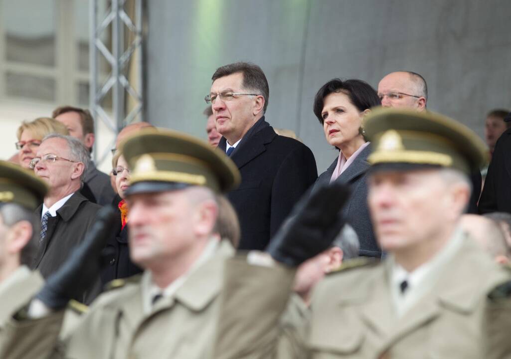 Sostinėje suplevėsavo trijų Baltijos valstybių vėliavos