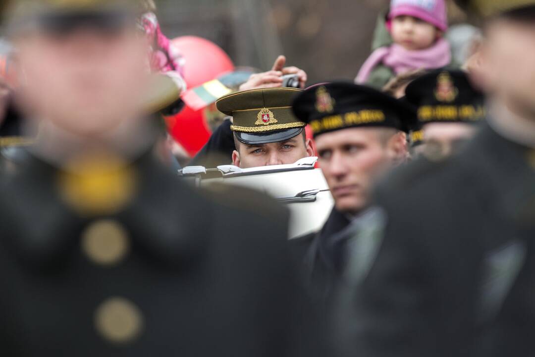 Sostinėje suplevėsavo trijų Baltijos valstybių vėliavos