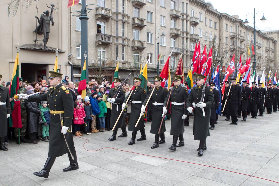 Sostinėje suplevėsavo trijų Baltijos valstybių vėliavos