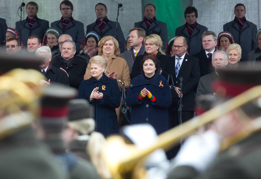 Sostinėje suplevėsavo trijų Baltijos valstybių vėliavos