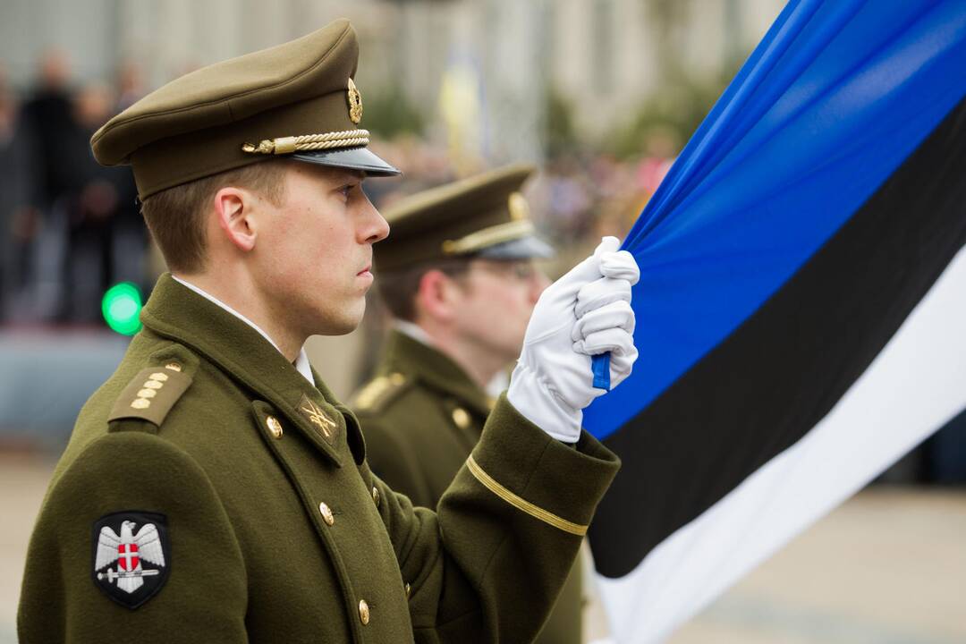 Sostinėje suplevėsavo trijų Baltijos valstybių vėliavos