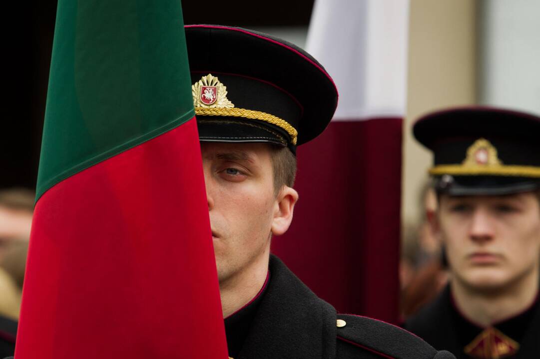 Sostinėje suplevėsavo trijų Baltijos valstybių vėliavos