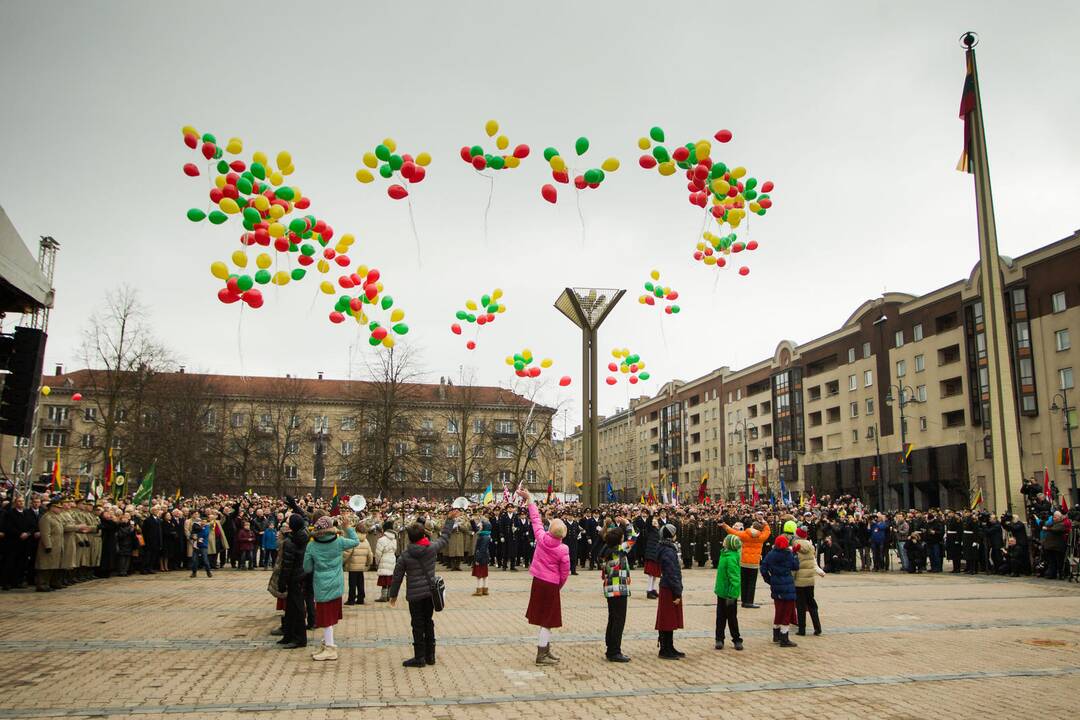 Sostinėje suplevėsavo trijų Baltijos valstybių vėliavos