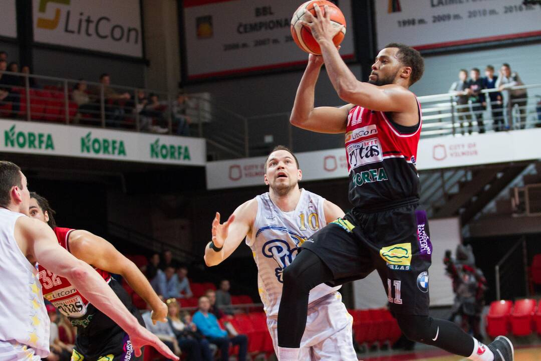 LKL ketvirtfinalis: „Lietuvos rytas“  - „Pieno žvaigždės“ 106:73