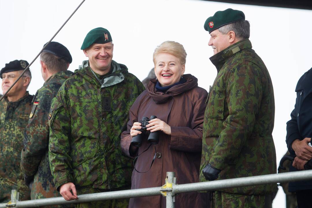Prezidentė stebėjo NATO pratybas Pabradėje