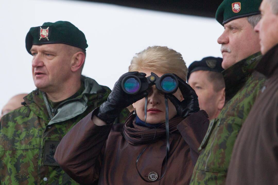 Prezidentė stebėjo NATO pratybas Pabradėje