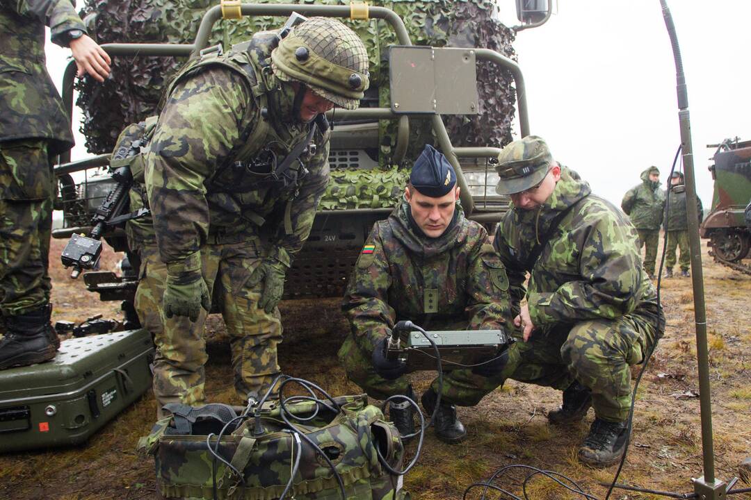 Prezidentė stebėjo NATO pratybas Pabradėje