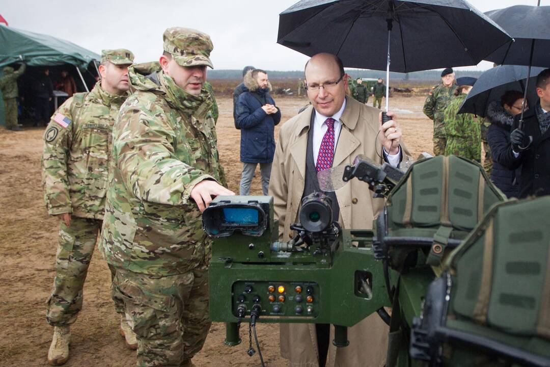 Prezidentė stebėjo NATO pratybas Pabradėje