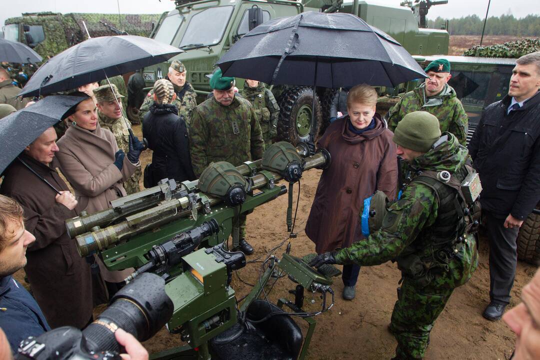 Prezidentė stebėjo NATO pratybas Pabradėje