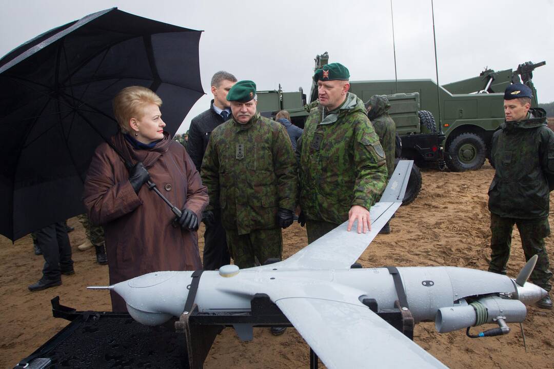 Prezidentė stebėjo NATO pratybas Pabradėje