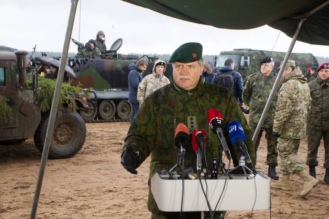 Prezidentė stebėjo NATO pratybas Pabradėje