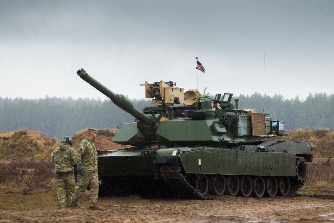 Prezidentė stebėjo NATO pratybas Pabradėje