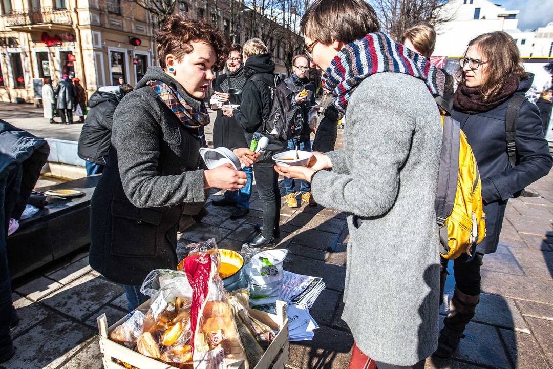 "Food not bombs" akcija 