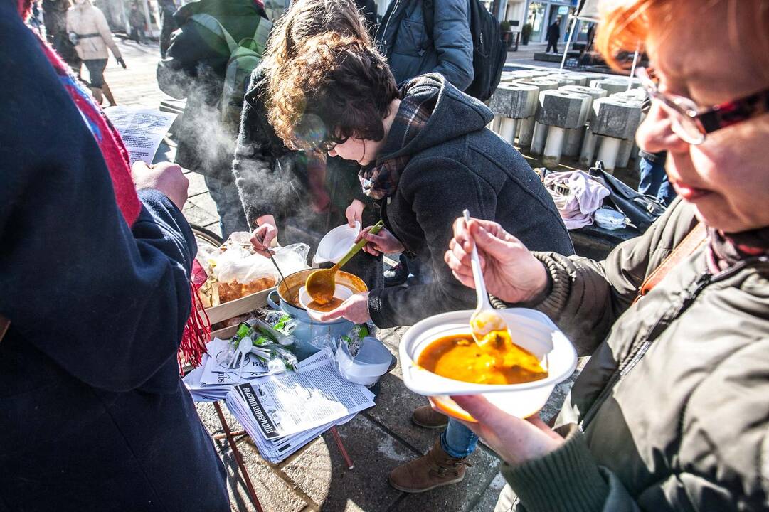 "Food not bombs" akcija 