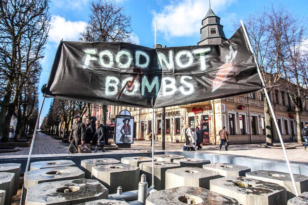 "Food not bombs" akcija 