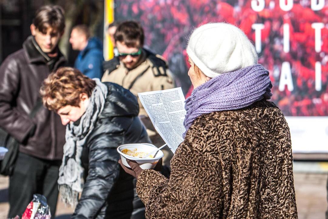 "Food not bombs" akcija 