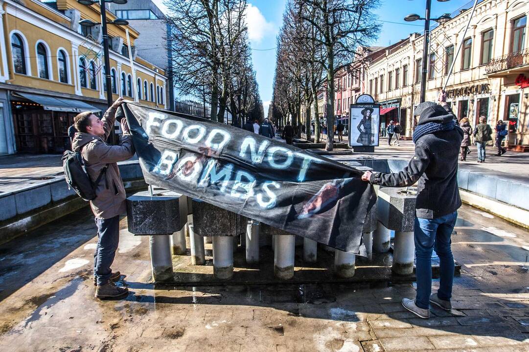 "Food not bombs" akcija 