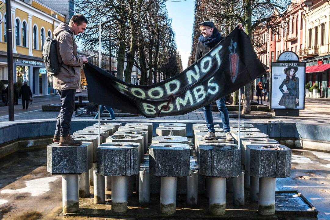 "Food not bombs" akcija 