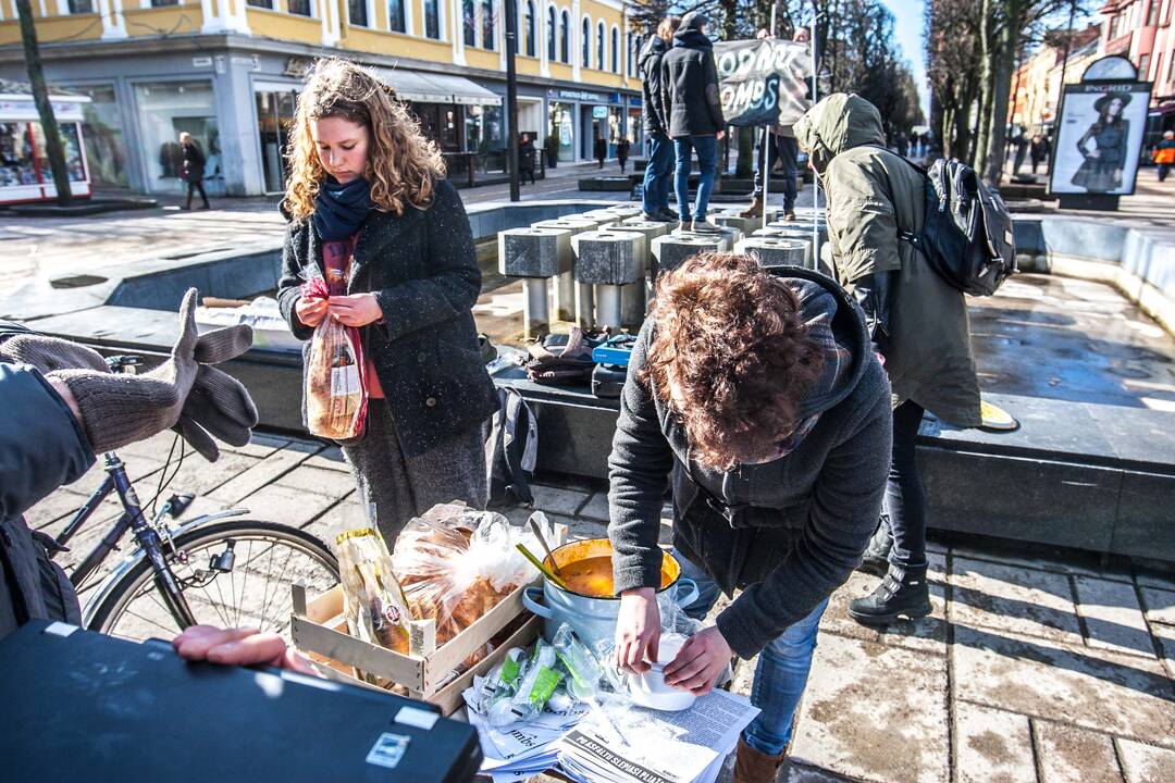 "Food not bombs" akcija 