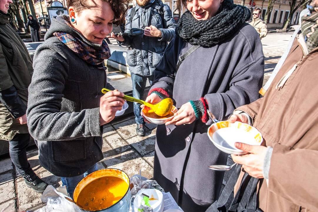 "Food not bombs" akcija 