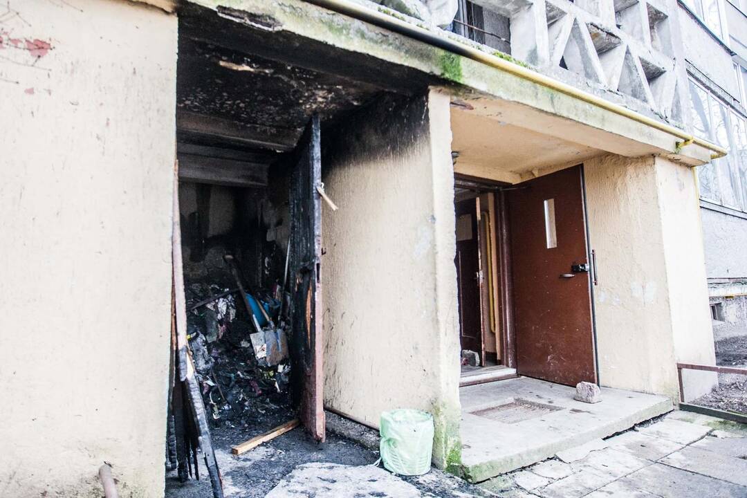 Gaisro metu sprogo Kauno devynaukščio vamzdžiai 