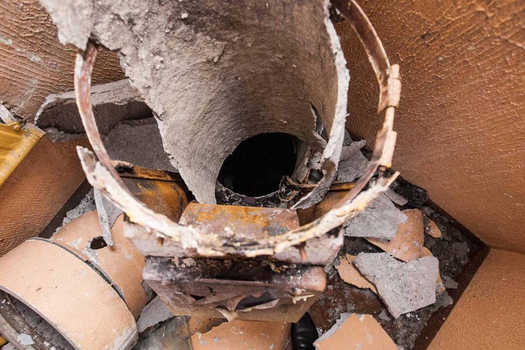 Gaisro metu sprogo Kauno devynaukščio vamzdžiai 