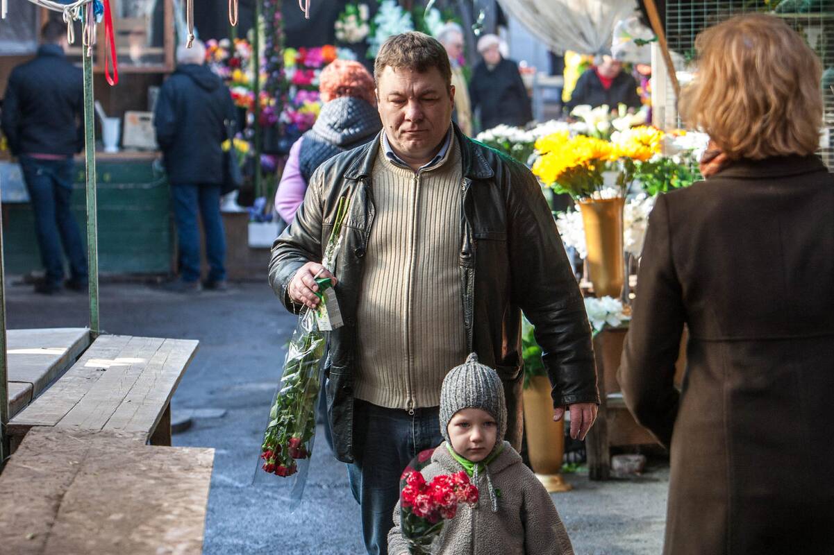 Prekyba gėlėmis Kauno stoties turguje