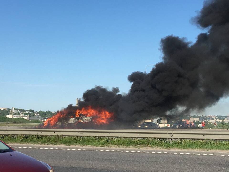 Užsidegė automobilis