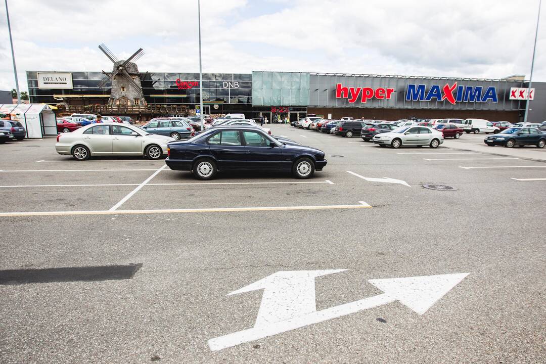 Po nelaimės „Maximoje“ darbininkui prisiūta ranka