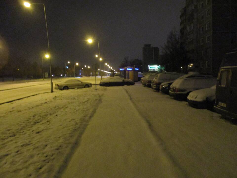 Naktį Kauną nuklojo sniegas