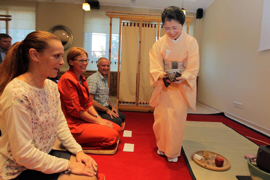 Japoniška arbatos gėrimo ceremonija