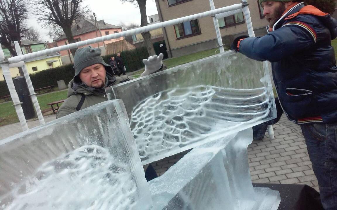 Skulptoriaus M. Tendziagolskio lediniai angelo sparnai