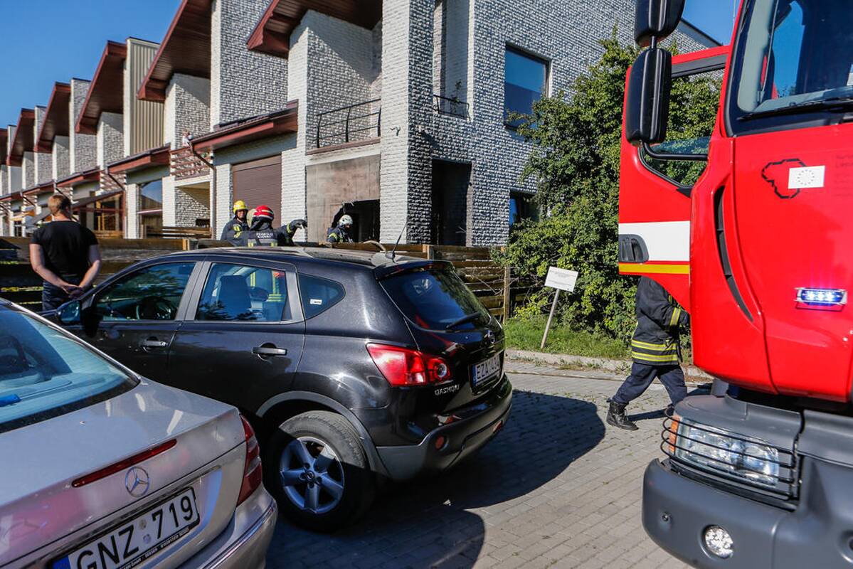 Melnragėje užsidegė terasa