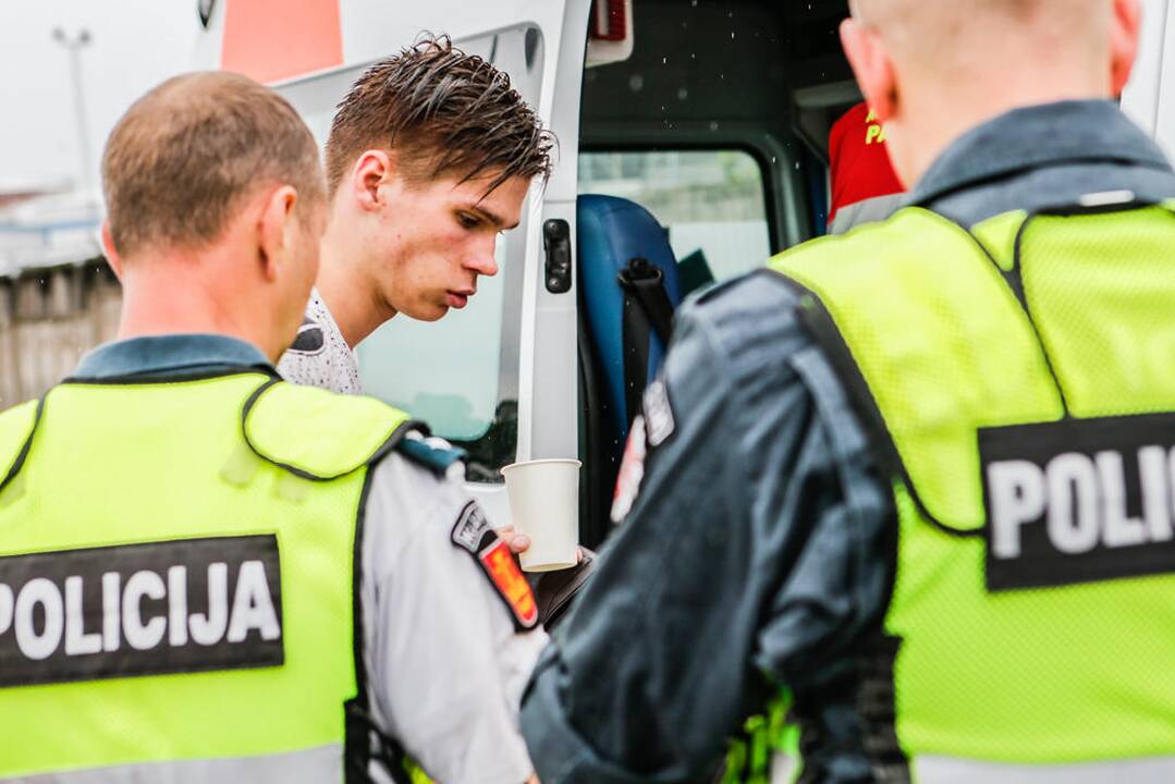 Gelbėtojai nukėlė nuo molo vaikiną
