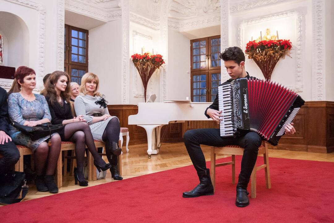 Rotušėje pagerbti nusipelnę moksleiviai ir mokytojai