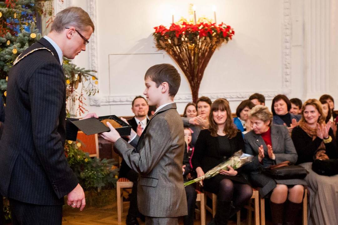 Rotušėje pagerbti nusipelnę moksleiviai ir mokytojai