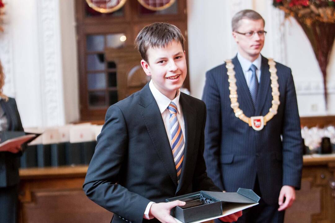 Rotušėje pagerbti nusipelnę moksleiviai ir mokytojai