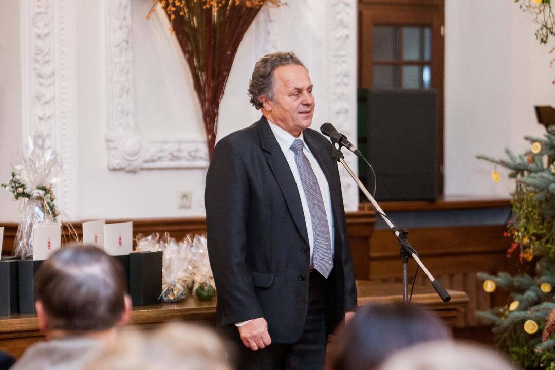 Rotušėje pagerbti nusipelnę moksleiviai ir mokytojai