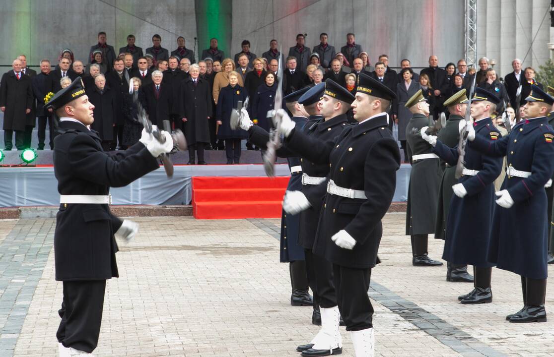 Sostinėje suplevėsavo trijų Baltijos valstybių vėliavos