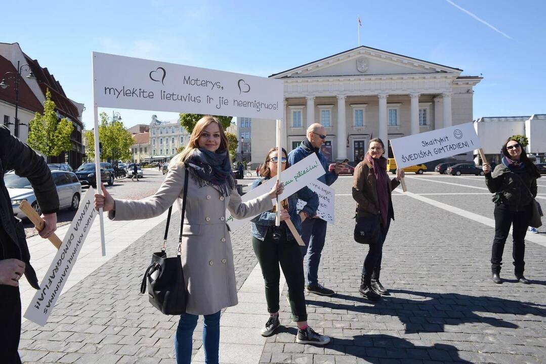 Menininkų mitingas prieš dvasinį terorizmą