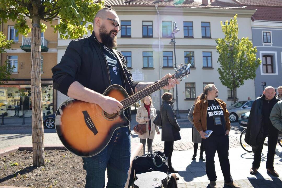 Menininkų mitingas prieš dvasinį terorizmą