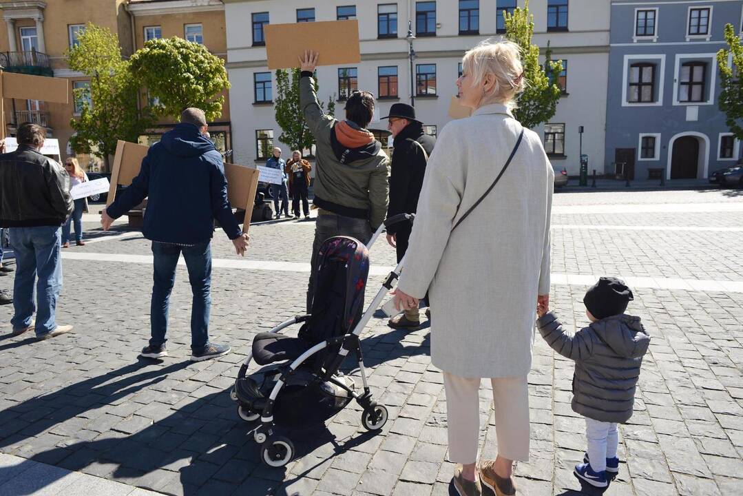 Menininkų mitingas prieš dvasinį terorizmą