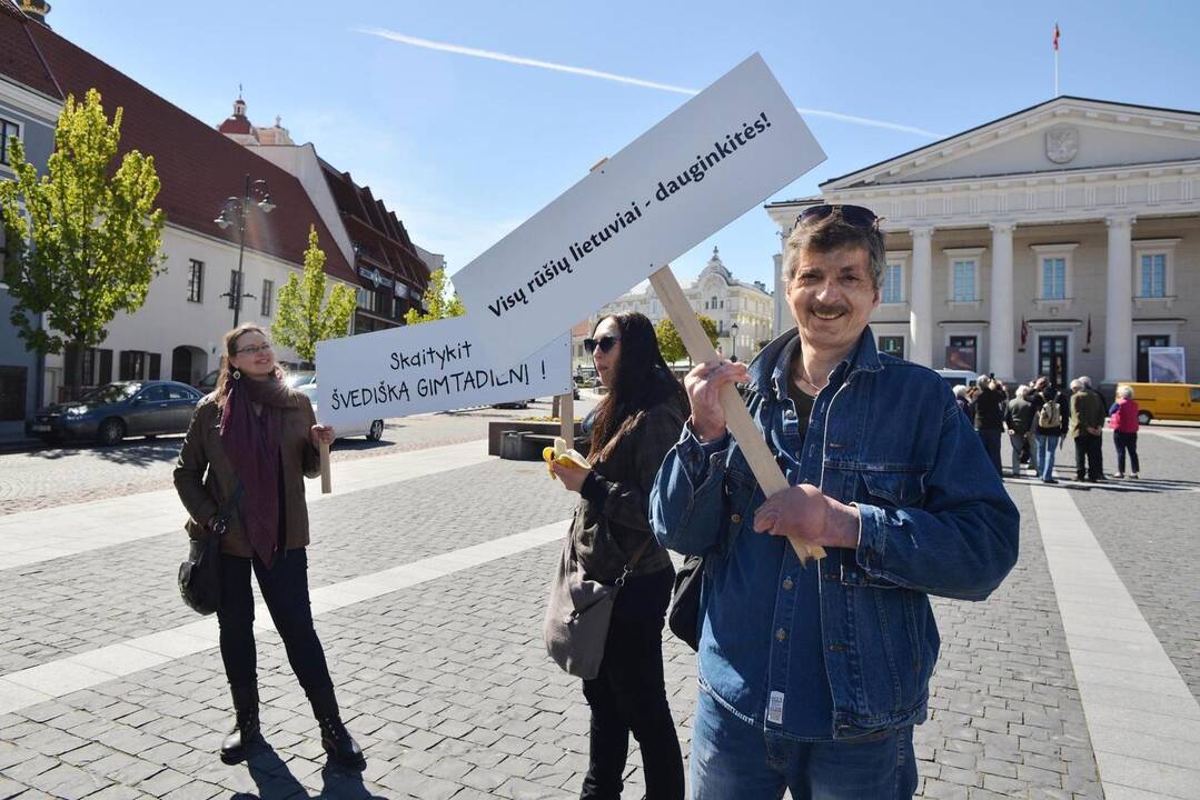 Menininkų mitingas prieš dvasinį terorizmą